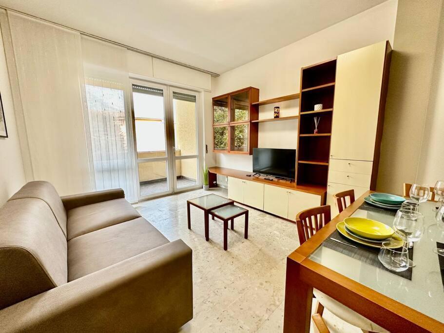 Low Cost Holiday An Business House And Free Park By Revenue House Como Kültér fotó